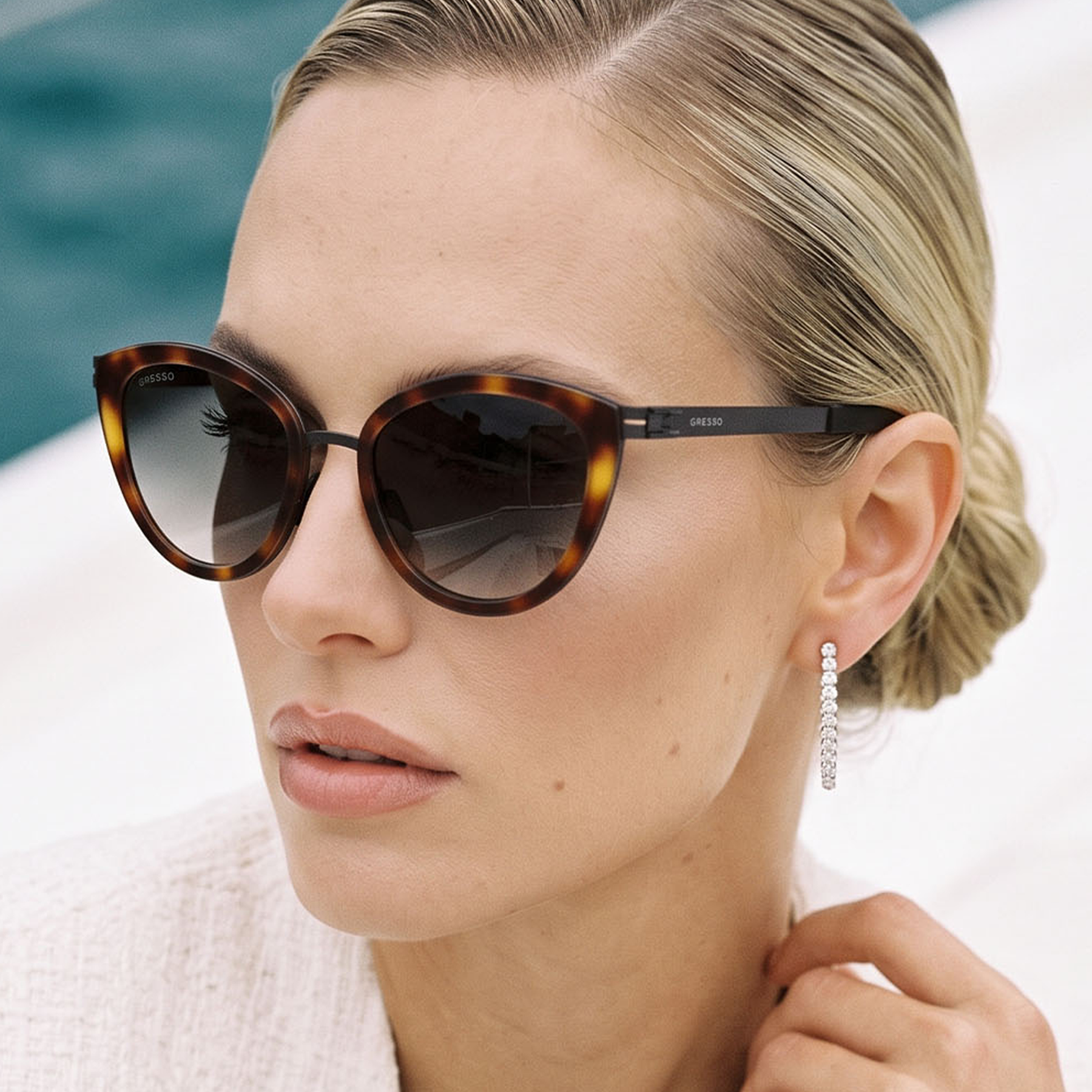 Titanium cat eye sunglasses for women GRESSO Salamanca with Zeiss polarized grey lenses